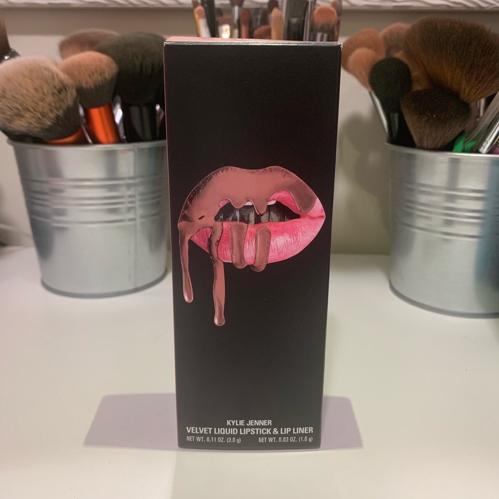 Kylie Jenner Velvet Lip Kit in Charm NEW